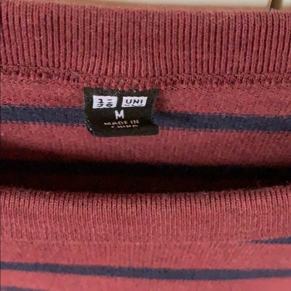 Uniqlo men’s top - Picture 2 of 2